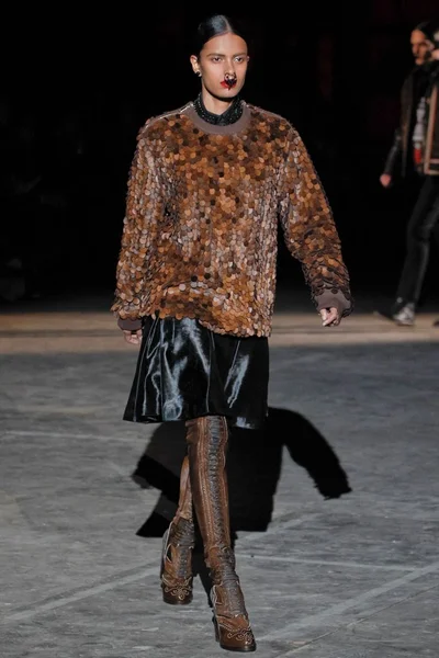 Look 29